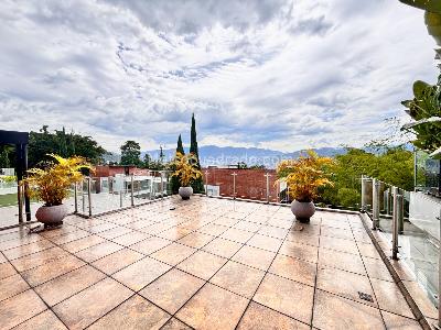 Casa de 3 alcobas en venta en Tres Esquinas, Envigado, 225 m² · foto 2 de 17