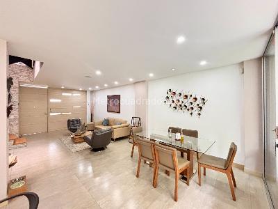Casa de 3 alcobas en venta en Tres Esquinas, Envigado, 225 m² · foto 15 de 17