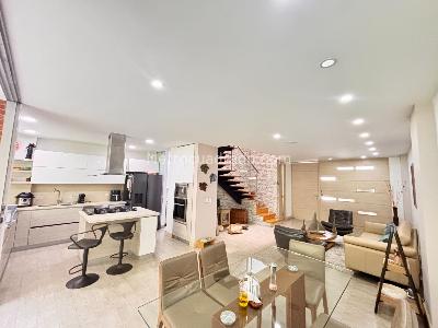 Casa de 3 alcobas en venta en Tres Esquinas, Envigado, 225 m² · foto 16 de 17