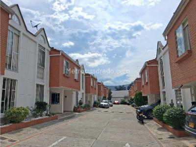 Casa de 4 alcobas en venta en Anillo Vial, Floridablanca, 144 m² · foto 3 de 20