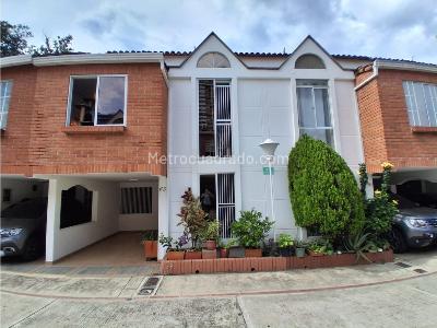 Casa de 4 alcobas en venta en Anillo Vial, Floridablanca, 144 m² · foto 4 de 20