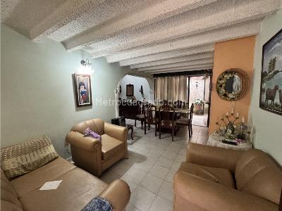Casa de 3 alcobas en venta en Casco Antiguo, Floridablanca, 89 m² · foto 4 de 15