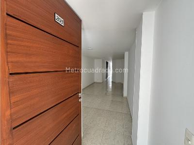 Apartamento de 3 alcobas en venta en Centro, Bucaramanga, 83 m² · foto 2 de 17
