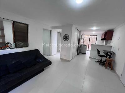 Apartamento de 2 alcobas en venta en Laureles, Medellín, 47 m² · foto 9 de 20