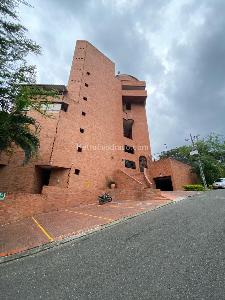 Apartamento de 3 alcobas en venta en Bellavista, Cali, 140 m² · foto 2 de 20