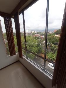 Apartamento en venta en El Limonar, Cali · foto 3 de 19