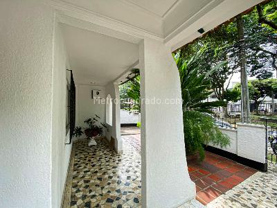 Casa de 4 alcobas en venta en Miraflores, Cali, 400 m² · foto 2 de 20