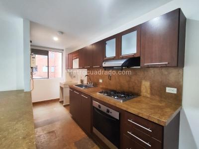 Apartamento de 2 alcobas en arriendo en Loma Del Escobero, Envigado, 90 m² · foto 2 de 17