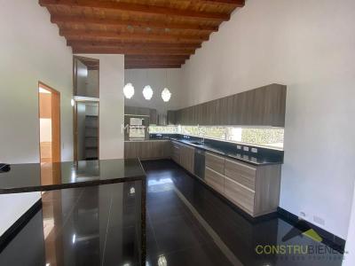 Casa de 5 alcobas en venta en Rionegro, Rionegro, 1550 m² · foto 2 de 20