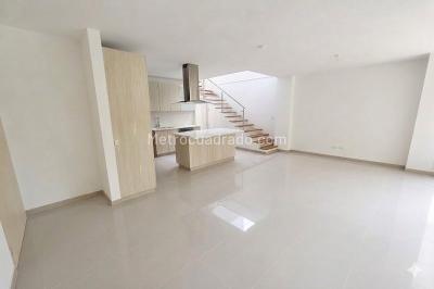 Casa de 3 alcobas en venta en Villa Grande, Envigado, 276 m² · foto 3 de 16