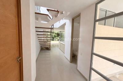 Casa de 3 alcobas en venta en Villa Grande, Envigado, 276 m² · foto 5 de 16
