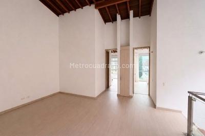 Casa de 3 alcobas en venta en Villa Grande, Envigado, 276 m² · foto 6 de 16