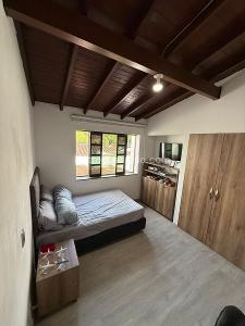 Casa de 4 alcobas en venta en El Escobero, Envigado, 240 m² · foto 9 de 19