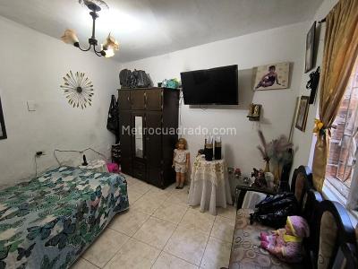 Casa de 5 alcobas en venta en Las Acacias, Itagüí, 222 m² · foto 13 de 18