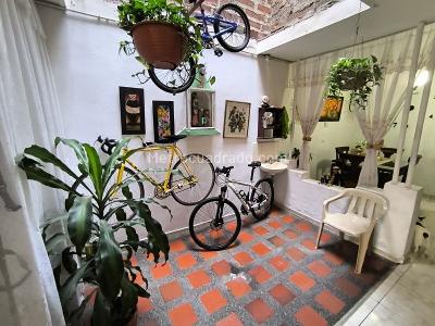 Casa de 5 alcobas en venta en Las Acacias, Itagüí, 222 m² · foto 8 de 18