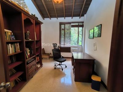 Casa de 5 alcobas en venta en Las Lomitas, Sabaneta, 233 m² · foto 13 de 20
