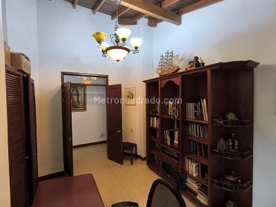 Casa de 5 alcobas en venta en Las Lomitas, Sabaneta, 233 m² · foto 14 de 20