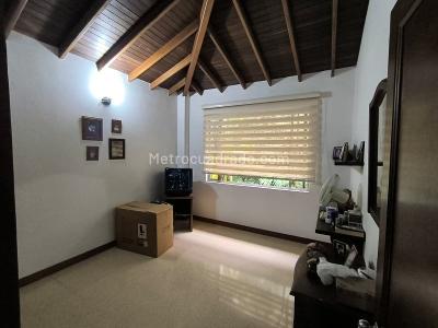 Casa de 5 alcobas en venta en Las Lomitas, Sabaneta, 233 m² · foto 15 de 20