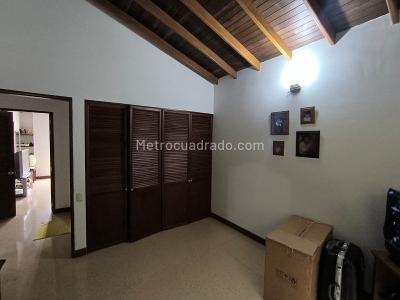 Casa de 5 alcobas en venta en Las Lomitas, Sabaneta, 233 m² · foto 16 de 20