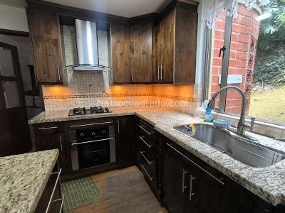 Casa de 5 alcobas en venta en Las Lomitas, Sabaneta, 233 m² · foto 2 de 20