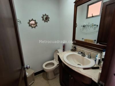 Casa de 5 alcobas en venta en Las Lomitas, Sabaneta, 233 m² · foto 8 de 20