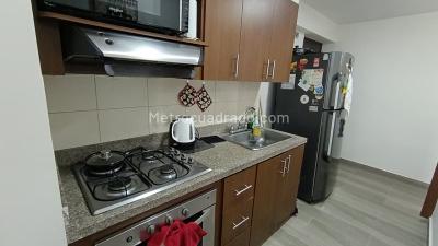 Apartamento de 2 alcobas en venta en Loma Linda, Sabaneta, 65 m² · foto 4 de 17