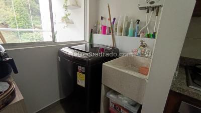 Apartamento de 2 alcobas en venta en Loma Linda, Sabaneta, 65 m² · foto 5 de 17