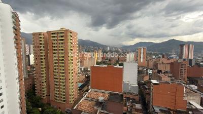 Apartamento de 3 alcobas en venta en Loma Linda, Sabaneta, 88 m² · foto 4 de 19