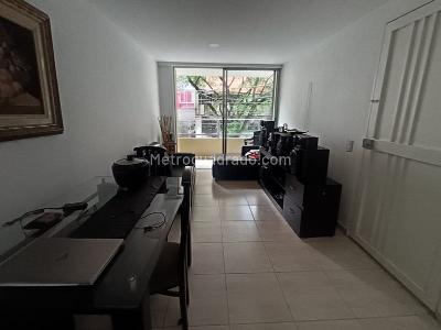 Apartamento de 3 alcobas en venta en Entreamigos, Sabaneta, 70 m² · foto 3 de 16