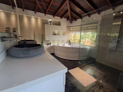 Casa de 4 alcobas en venta en Aves Maria, Sabaneta, 670 m² · foto 16 de 20