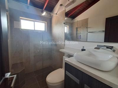 Casa de 4 alcobas en venta en Aves Maria, Sabaneta, 670 m² · foto 19 de 20