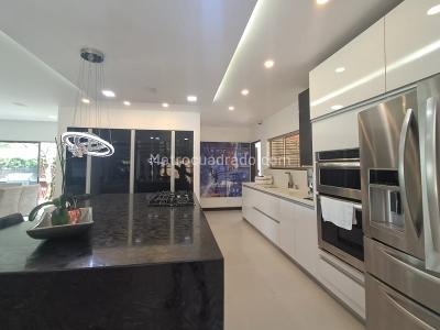 Casa de 4 alcobas en venta en Aves Maria, Sabaneta, 670 m² · foto 4 de 20