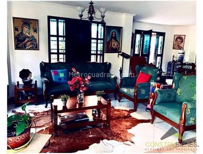 Casa de 5 alcobas en venta en La Doctora, Sabaneta, 348 m² · foto 3 de 13
