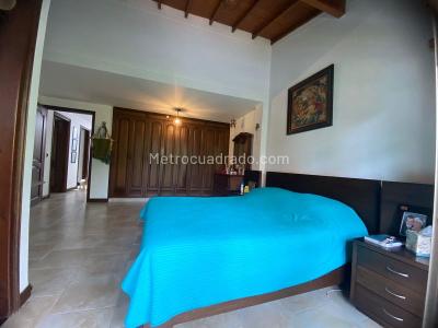 Casa de 5 alcobas en venta en La Doctora, Sabaneta, 255 m² · foto 11 de 20