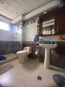 Casa de 5 alcobas en venta en La Doctora, Sabaneta, 255 m² · foto 13 de 20