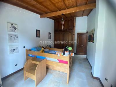Casa de 5 alcobas en venta en La Doctora, Sabaneta, 255 m² · foto 19 de 20
