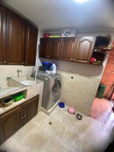 Casa de 5 alcobas en venta en La Doctora, Sabaneta, 255 m² · foto 3 de 20