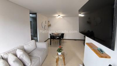 Apartamento de 3 alcobas en venta en La Doctora, Sabaneta, 68 m² · foto 2 de 15
