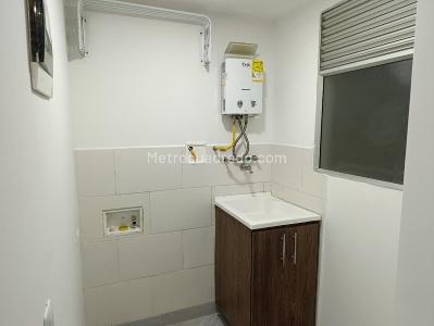 Apartamento de 2 alcobas en venta en El Carmelo, Sabaneta, 65 m² · foto 4 de 13