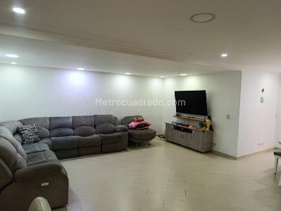 Casa de 4 alcobas en venta en San Jose, Sabaneta, 280 m² · foto 12 de 20