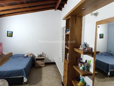 Casa de 4 alcobas en venta en San Jose, Sabaneta, 280 m² · foto 19 de 20