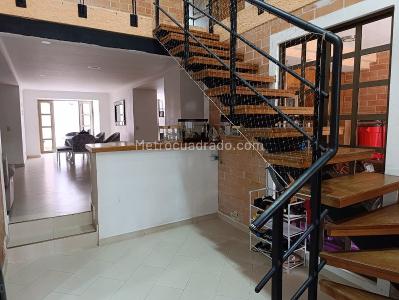 Casa de 4 alcobas en venta en San Jose, Sabaneta, 280 m² · foto 8 de 20