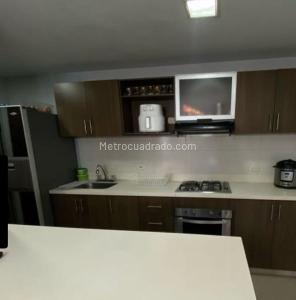 Apartamento de 4 alcobas en venta en San Jose, Sabaneta, 85 m² · foto 2 de 19