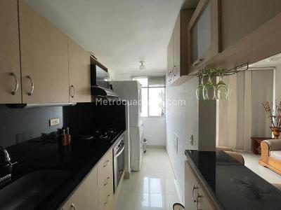 Apartamento de 3 alcobas en venta en Tres Esquinas, Sabaneta, 67 m² · foto 2 de 18