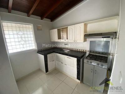 Casa de 5 alcobas en venta en La Doctora, Sabaneta, 314 m² · foto 10 de 20