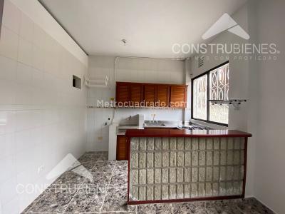Casa de 3 alcobas en venta en La Doctora, Sabaneta, 200 m² · foto 2 de 20