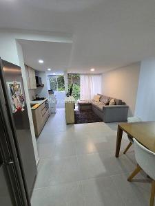 Apartamento de 3 alcobas en venta en La Doctora La Inmaculada, Sabaneta, 58 m² · foto 2 de 9