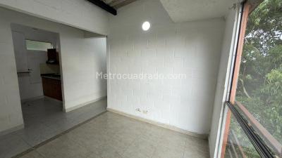 Apartamento de 3 alcobas en venta en Maria Auxiliadora, Sabaneta, 52 m² · foto 6 de 18