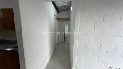 Apartamento de 3 alcobas en venta en Maria Auxiliadora, Sabaneta, 52 m² · foto 8 de 18