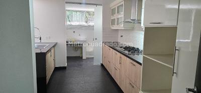 Apartamento de 4 alcobas en venta en El Poblado, Medellín, 230 m² · foto 2 de 15
